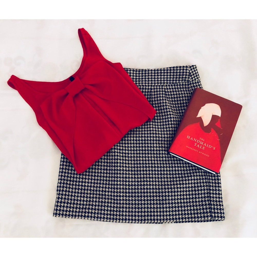 Super trendy houndstooth mini skirt 💌